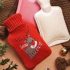 roter Welpe Weihnachtsmann strickte Abdeckungswärmflaschen für warme Förderung des Winters